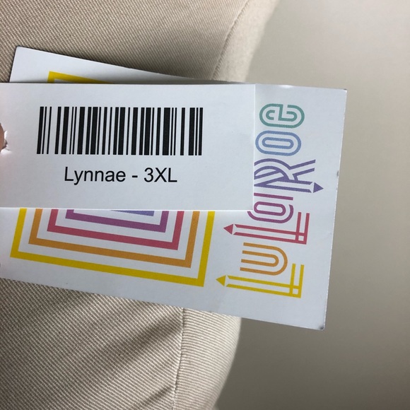 SOLD ❗️Lularoe Lynnae Floral Top Size 3XL - Picture 7 of 8